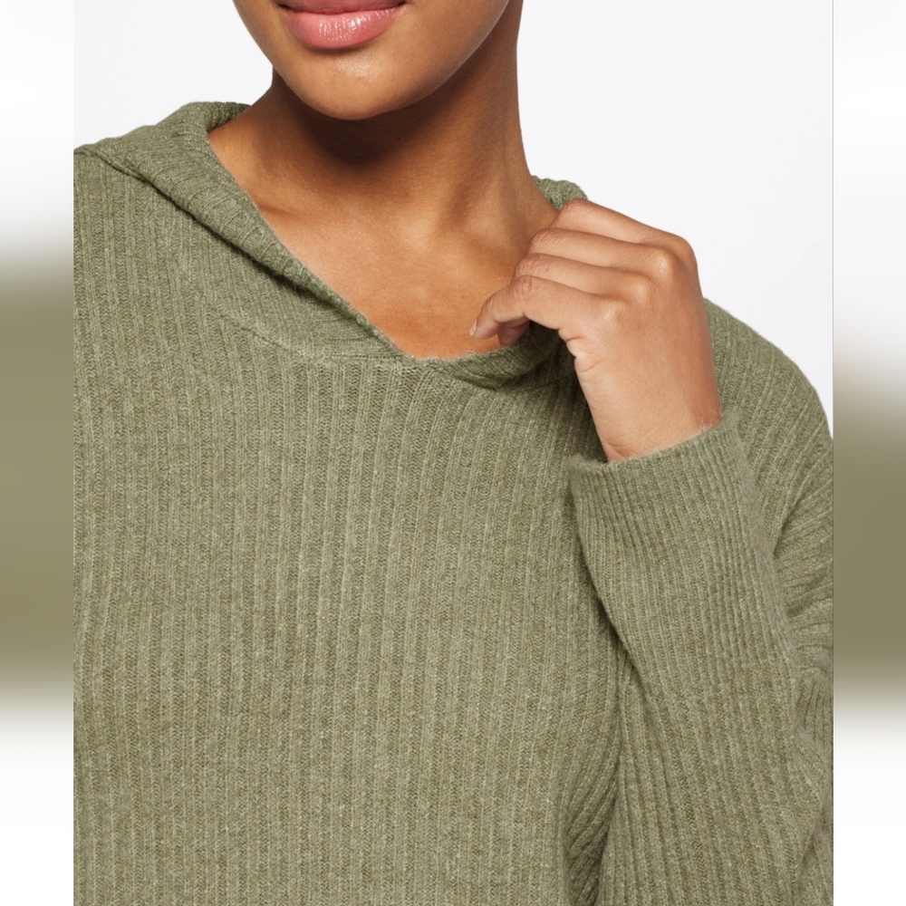 PINQUE -  Saski Hooded Olive Green Sweater